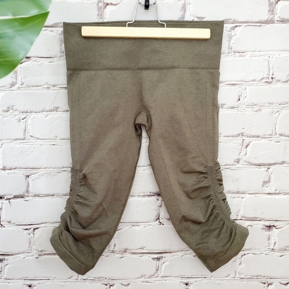 Lululemon In The Flow Seamless Crops Fatigue Green - Picture 1 of 7